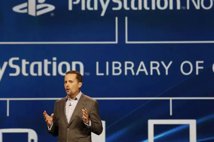 Andrew House, CEO da Sony Computer Entertainment, discursa durante conferencia de imprensa na edição 2014 da CES, em Las Vegas (Patrick T. Fallon/Bloomberg)