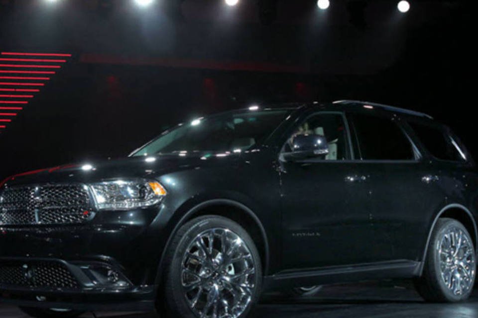 Chrysler anuncia recall de 900 mil veículos por espelho