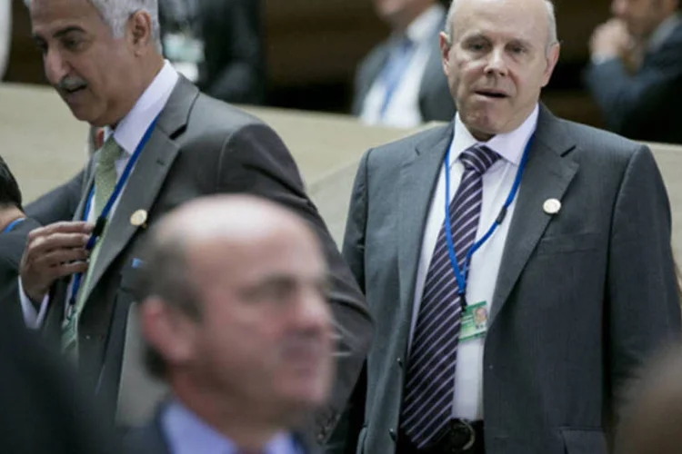 Guido Mantega chega para encontro com outros ministros das finanças e presidentes do banco central em Washington, em abril de 2013 (Andrew Harrer/Bloomberg)