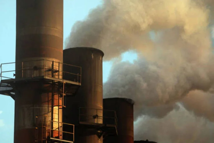 
	Chamin&eacute; de f&aacute;brica: &quot;A concentra&ccedil;&atilde;o de di&oacute;xido de carbono (CO2), de metano (CH4) e &oacute;xido nitroso (N2O) cresceram desde 1750 em raz&atilde;o da atividade humana&quot;, sentencia relat&oacute;rio
 (Dado Galdieri/Bloomberg)