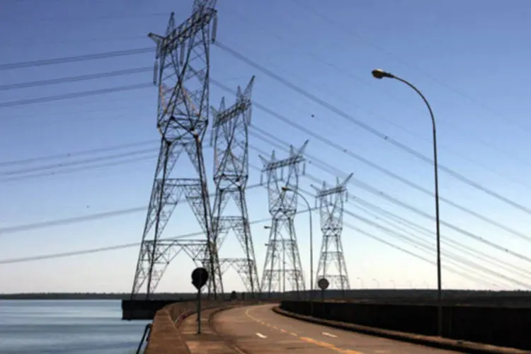 Linha de transmissão na Usina de Itaipu: novo sistema deverá aumentar a capacidade de energia recebida pelo Paraguai (Dado Galdieri/Bloomberg)