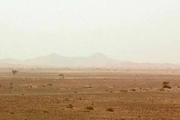 Deserto: os emigrantes morreram quando o veículo que os transportava quebrou no meio do deserto (Hocine Zaourar/AFP)