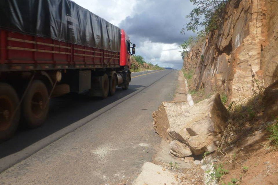 PRF quantifica e identifica corpos em acidente na BR-316