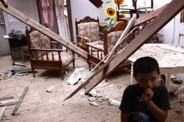 
	Casa destru&iacute;da por terremoto que atingiu Peru e Equador em 2010: para o Instituto Geof&iacute;sico do Peru (IGP), a magnitude foi de 6,9 graus na escala Richter
 (AFP)