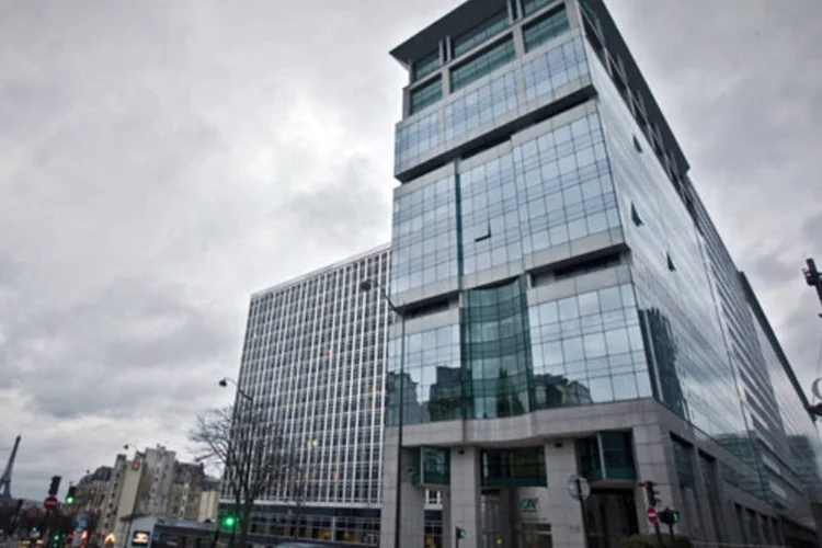 Lucro líquido nos três meses encerrados em junho subiu para 696 milhões de euros, ante 56 milhões de euros um ano antes, superando a média das estimativas de 514 milhões de euros (Bloomberg)