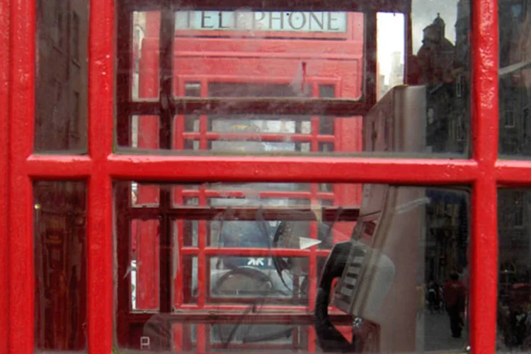 
	Cabine Telef&ocirc;nica: cabines ca&iacute;ram em desuso com o avan&ccedil;o dos celulares
 (TwoWings/ Wikimedia Commons)