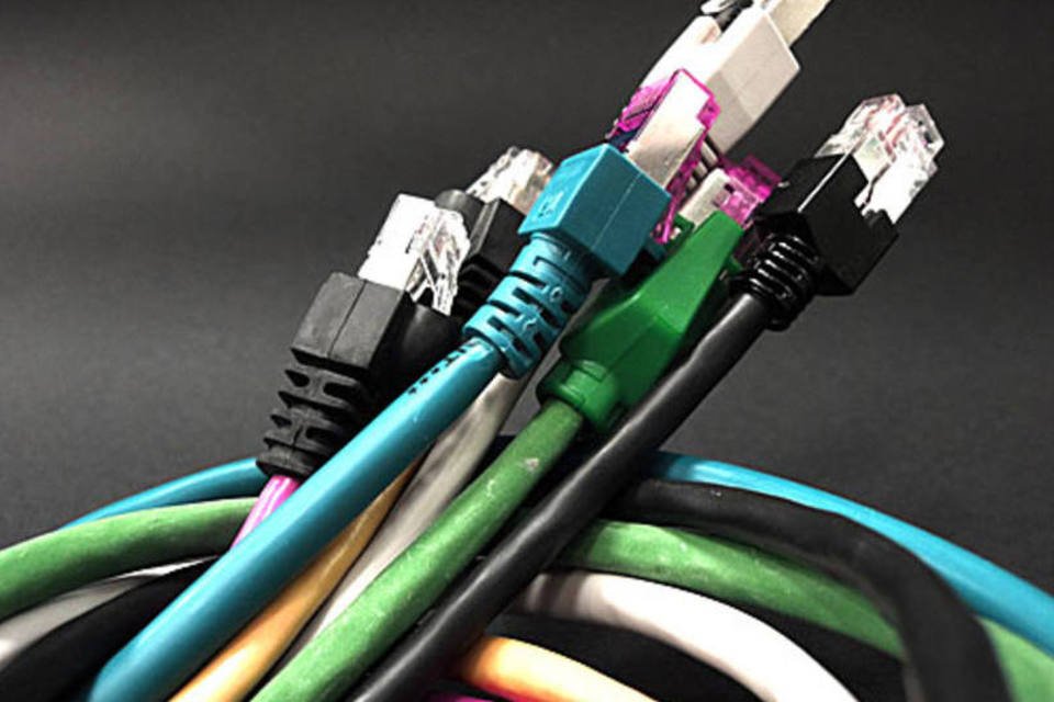 Governo negocia banda larga popular com operadoras de telecomunicações