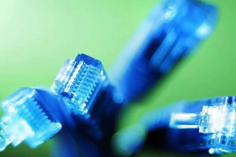 
	Cabos de conex&atilde;o de internet: defensores dos direitos do consumidor criticaram as regras propostas para a neutralidade
 (REUTERS/Tim Wimborne)