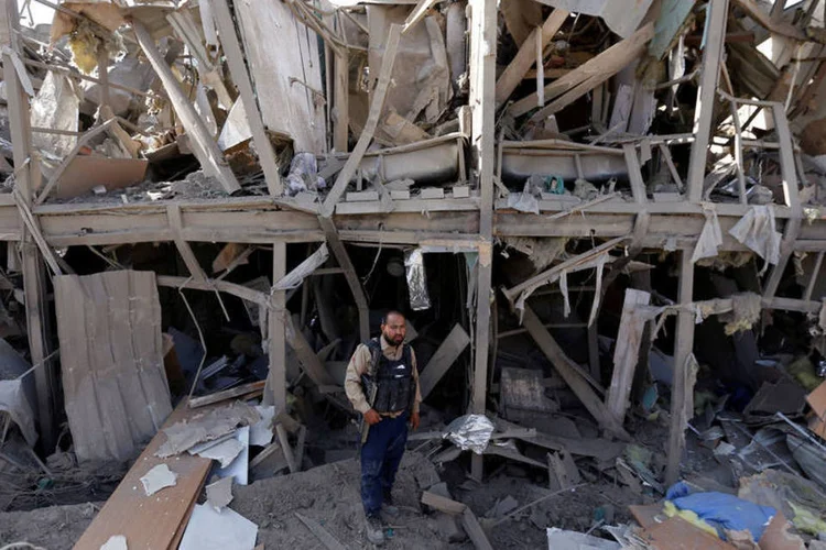 
	Cabul: o incidente deixou um agressor morto ap&oacute;s explos&atilde;o de seu ve&iacute;culo e dois outros agressores mortos pela pol&iacute;cia
 (Mohammad Ismail / Reuters)
