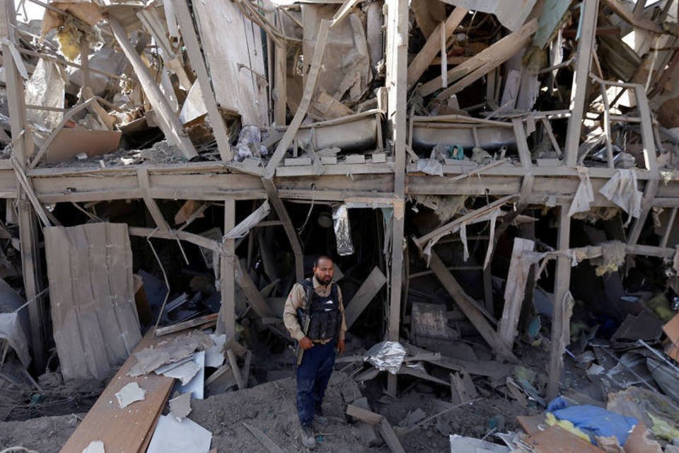 Talibã reivindica explosão de caminhão-bomba em Cabul