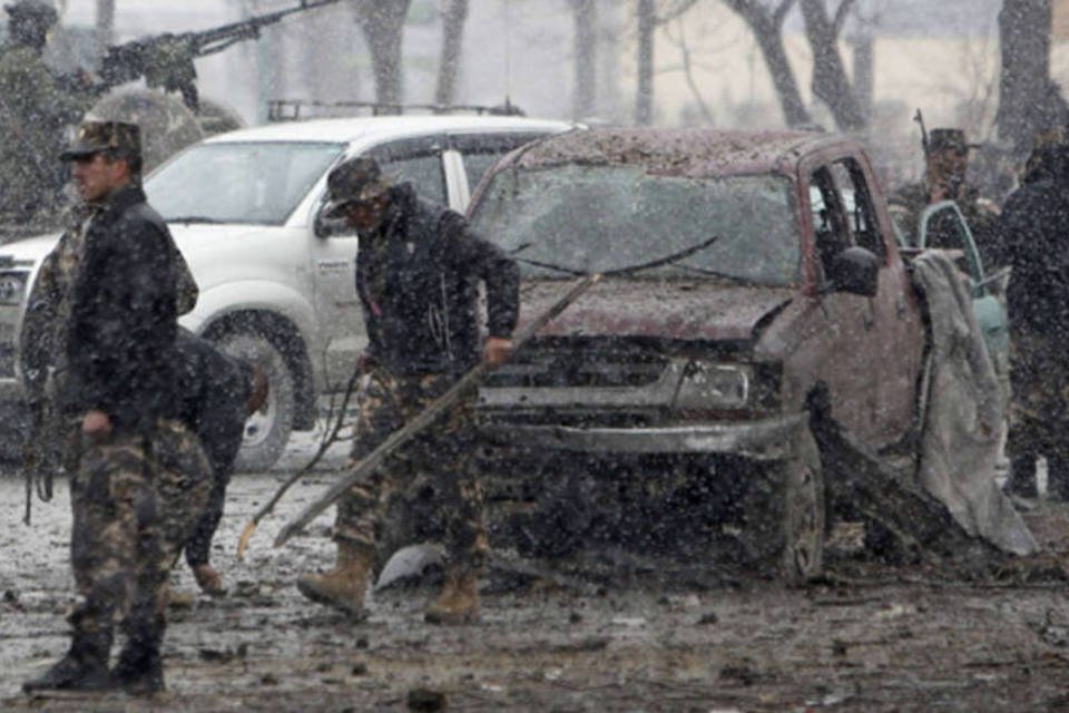 Explosão de bomba no Afeganistão mata 3 soldados da Otan