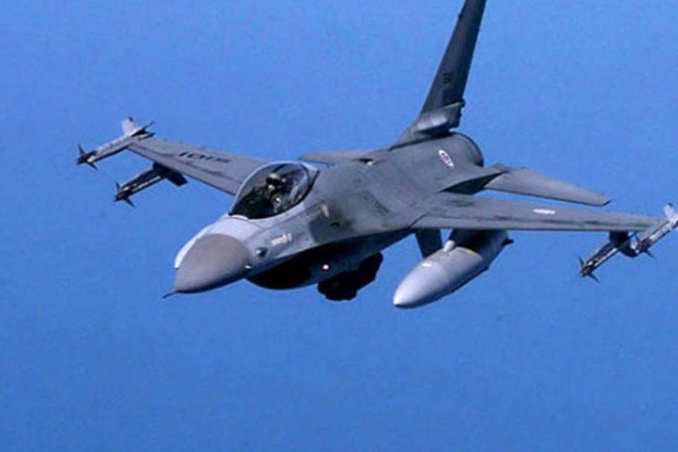 Polônia confirma que receberá caças F-16 na próxima semana