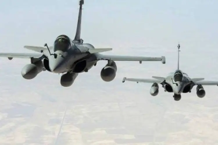 Caças franceses sobrevoam o Iraque em uma missão de reconhecimento (Jean-Luc Brunet/AFP)