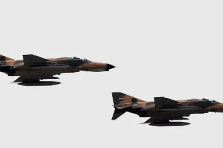 
	Ca&ccedil;as F-4 iranianos: Teer&atilde; colocou &agrave; disposi&ccedil;&atilde;o do Iraque v&aacute;rios avi&otilde;es Sukhoi Su-25
 (Behrouz Mehri/AFP)