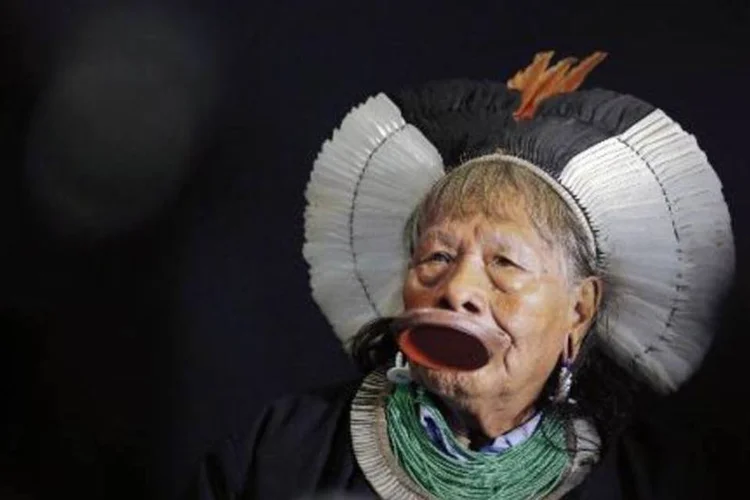 Cacique Raoni: pessoas próximas dizem que sua saúde se agravou após a morte da esposa (François Guillot/AFP)