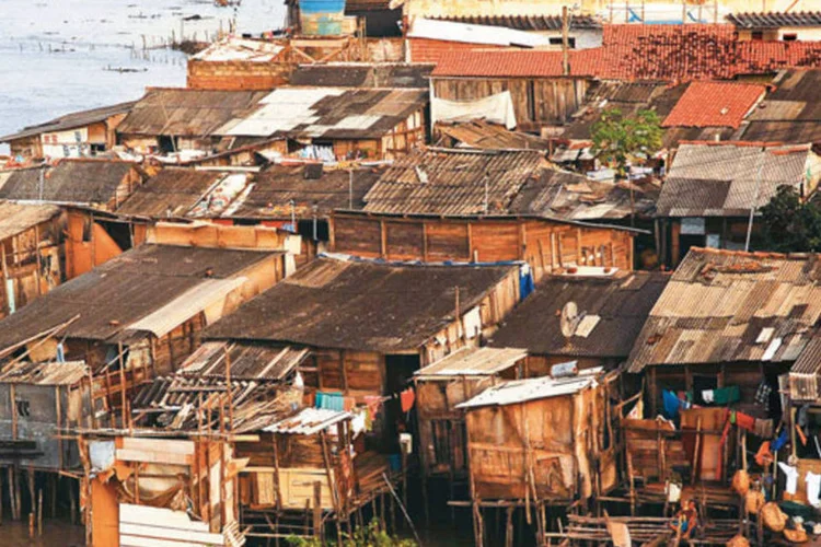 Favela em São Luís: o Brasil não é só isso, mas metade do país sofre com a falta de saneamento (Leo Caldas/EXAME.com)