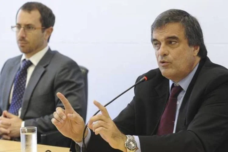 
	O presidente do Cade, Vin&iacute;cius Marques de Carvalho, &agrave; esquerda: pela proposta, as partes investigadas precisar&atilde;o confessar a participa&ccedil;&atilde;o no cartel para aderir ao acordo
 (Elza Fiúza/ABr)