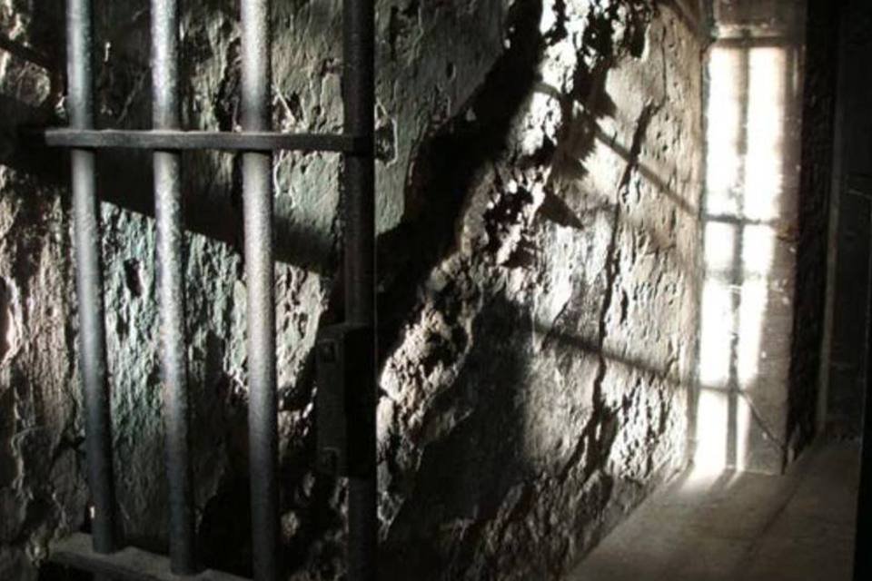 Agentes penitenciários são investigados por tortura no RJ