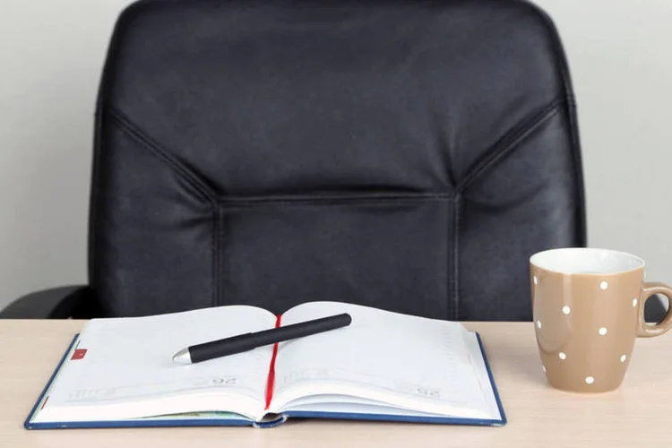 Cadeira vazia; ausente; ausência; falta; trabalho; cadeira (Thinkstock)