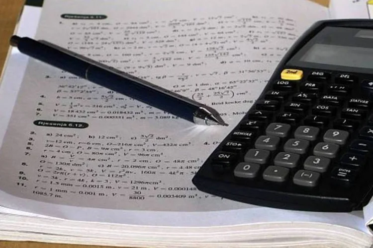 
	Caderno com calculadora para contas: o acordo manter&aacute; &agrave; margem as seguradoras sociais e os fundos de previd&ecirc;ncia
 (Stock.XCHNG)