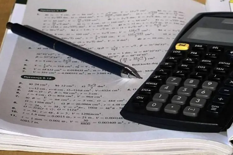 Caderno com calculadora para contas (Stock.XCHNG)