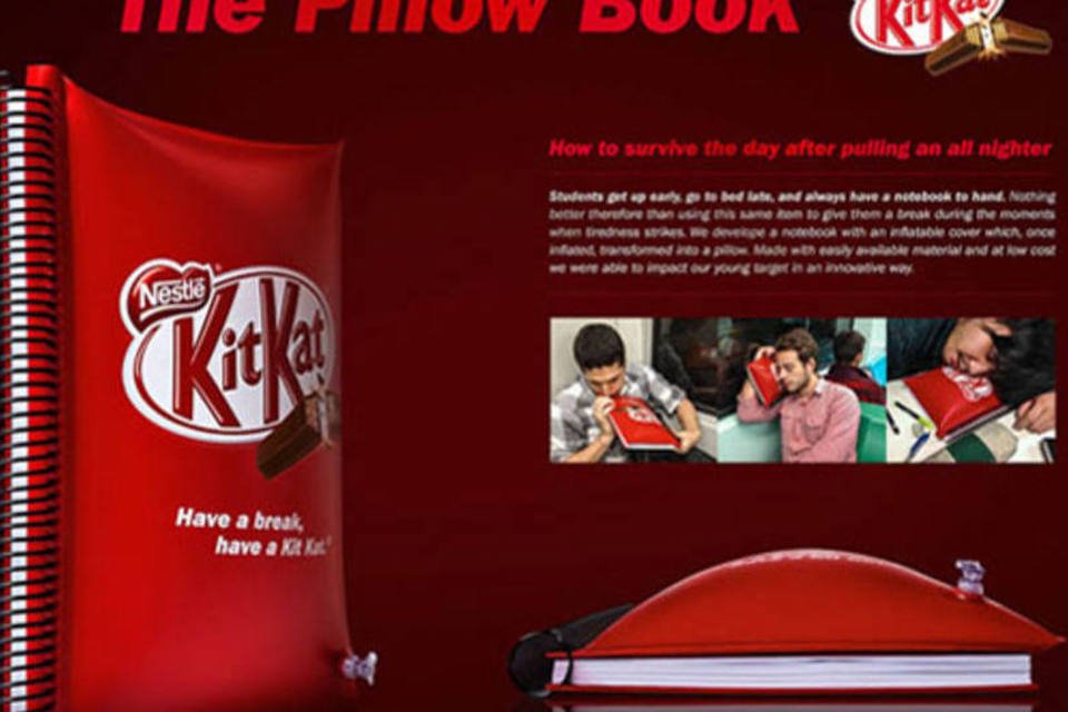 Kit Kat cria caderno que se transforma em travesseiro