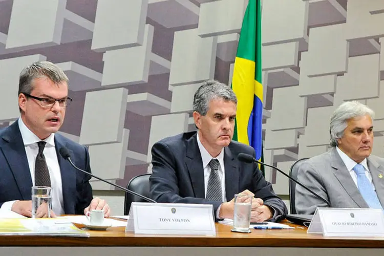 CAE realiza Sabatina de Otávio Ribeiro Damaso (d) e de Tony Volpon (e) para diretores do Banco Central (Geraldo Magela/Agência Senado)