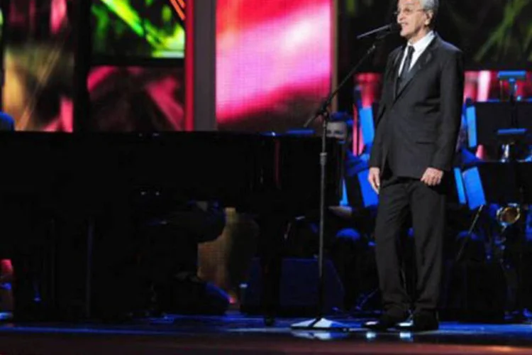 
	Apresenta&ccedil;&atilde;o de Caetano Veloso durante a cerim&ocirc;nia do Grammy Latino: o m&uacute;sico foi homenageado como Personalidade do Ano na 13&ordf; edi&ccedil;&atilde;o do evento
 (Robyn Beck/AFP)