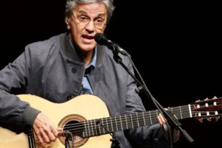 
	Caetano Veloso vai encerrar a Virada com um bis da turn&ecirc; Abra&ccedil;a&ccedil;o. Ele se apresenta neste s&aacute;bado, &agrave;s 18h, no Palco J&uacute;lio Prestes
 (©AFP / Ari Versiani)