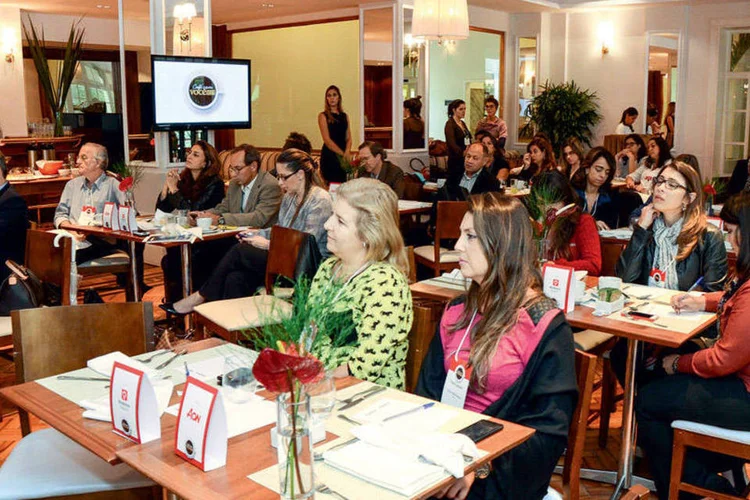 Plateia assiste ao debate no Jockey Club do Rio de Janeiro: 35 executivos de RH estiveram presentes no terceiro Café com RH do ano, o primeiro de 2014 na capital carioca  (J. Egberto / VOCÊ RH)