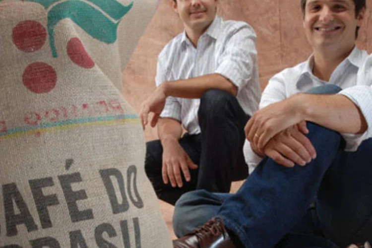 Rafael Branco Peres, ao fundo, e Rodrigo Branco Peres: café gourmet de Manaus ao Japão