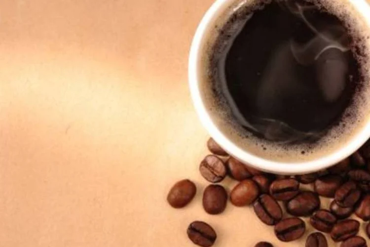 A cafeína, substância encontrada no café, ajuda a melhorar a memória e a concentração dos funcionários, segundo estudo. (.)