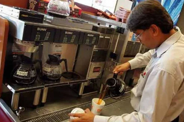 Para os jovens da pesquisa, comprar um café pode ser considerado uma forma de recompensa (Getty Images)
