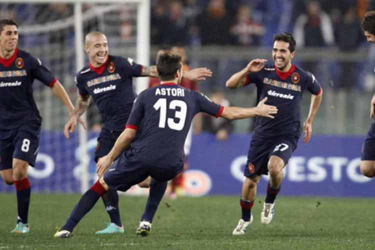 
	Cagliari, time italiano: equipe mudou-se para o est&aacute;dio Is Arenas no in&iacute;cio da atual temporada, mas sofreu com uma s&eacute;rie de problemas
 (Tony Gentile/Reuters)