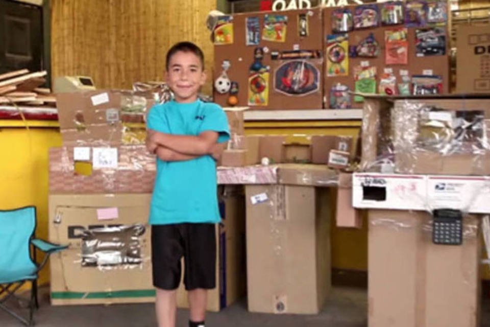 Garoto de 9 anos vira empreendedor com parque caseiro