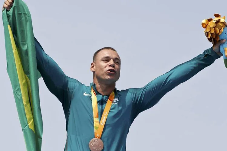 
	Caio Ribeiro: o atleta completou a dist&acirc;ncia em 40.199 segundos, terceiro melhor tempo da final
 (Carlos Garcia Rawlins/Reuters)