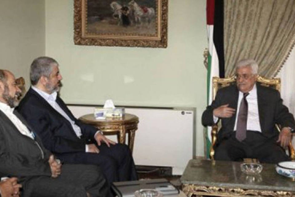 Abbas e Meshaal elogiam nova associação entre palestinos