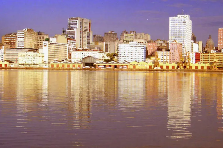 
	Cais Mau&aacute;, parte do porto de Porto Alegre: novo secret&aacute;rio destacou a import&acirc;ncia de parcerias estrat&eacute;gicas e da sinergia entre os modais de transportes para a expans&atilde;o da infraestrutura
 (Wikimedia Commons/ André Frantz)