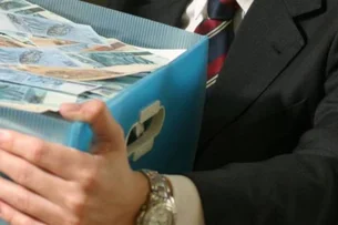 Software em liquidação? A pressão da IA dispara corrida por aquisições