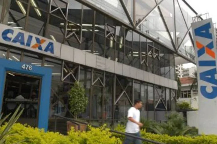 A inadimplência, medida por operações com atraso superior a 90 dias, caiu para 3,2% (.)