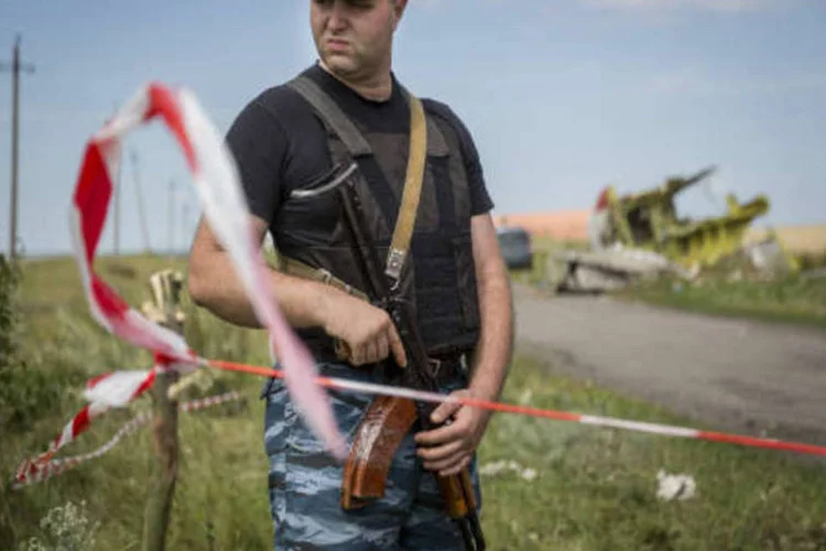 
	Rebelde pr&oacute;-russo em regi&atilde;o onde caiu o voo da Malaysia Airlines, na Ucr&acirc;nia
 (Getty Images)