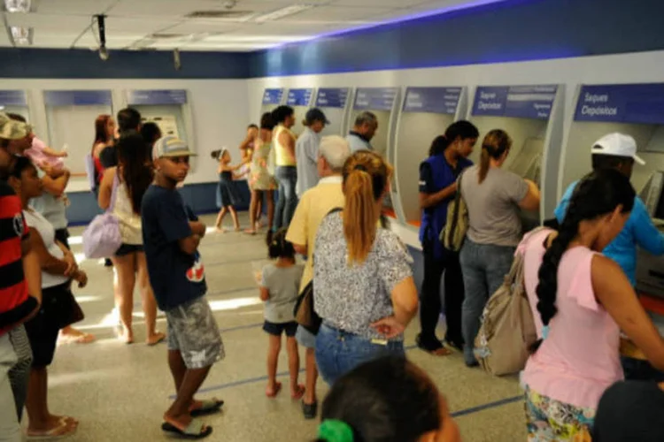 
	Ag&ecirc;ncia da Caixa: at&eacute; a primeira quinzena de agosto, o banco assinou 1.145.744 contratos de habita&ccedil;&atilde;o
 (Tânia Rêgo/ABr)