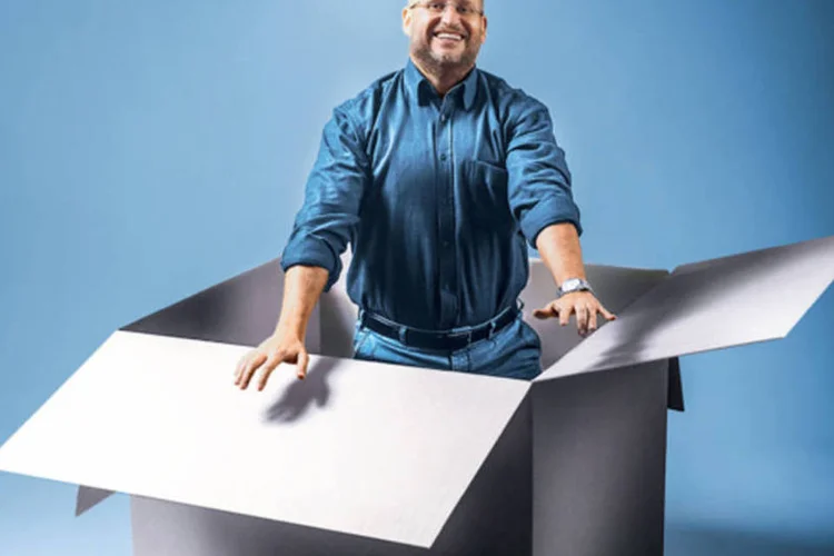 Clóvis de Barros Filho: "Pense sempre em alternativas para o que as empresas dizem ser o correto para ter sucesso. Isso o ajuda a trabalhar
da forma como você acredita ser a melhor" (Montagem: Carlos Pedretti / Foto: Raul Júnior)