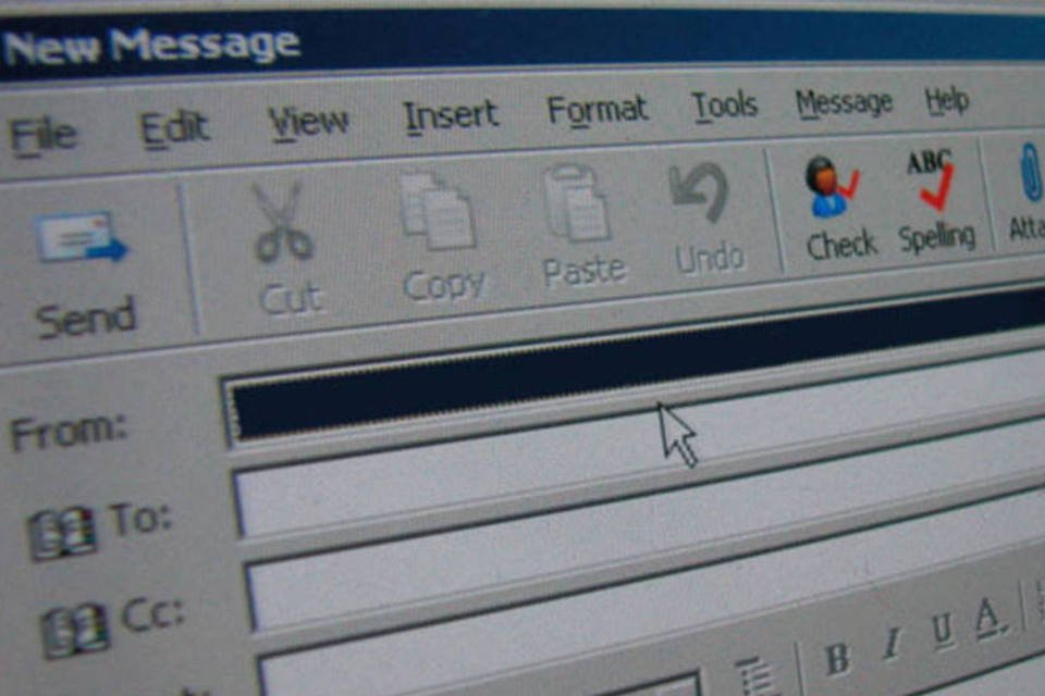 Uma em cada três pessoas usa o e-mail do trabalho para trair