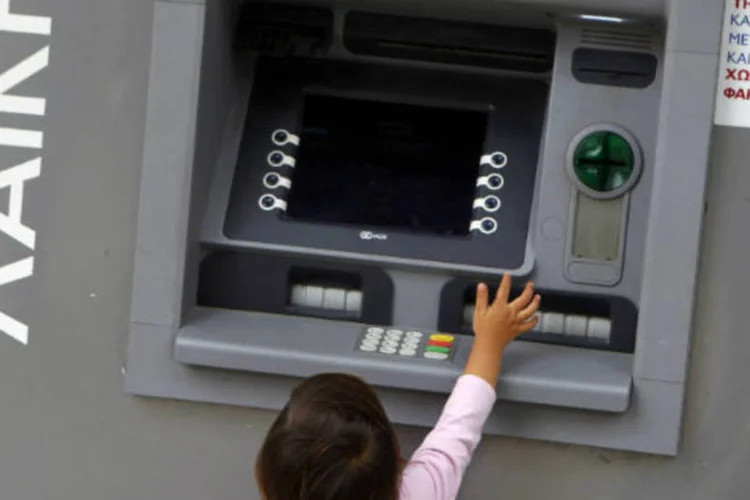 
	Caixa eletr&ocirc;nico: regras for&ccedil;am os bancos a ter mais capital antes do prazo no final de 2018
 (REUTERS/Bogdan Cristel)