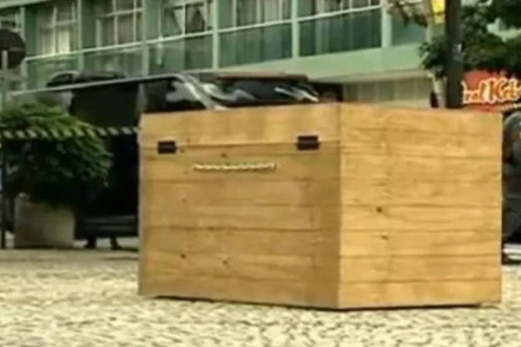 Caixas espalhadas por diversos pontos do Rio de Janeiro eram ação publicitária da P&G (Reprodução)
