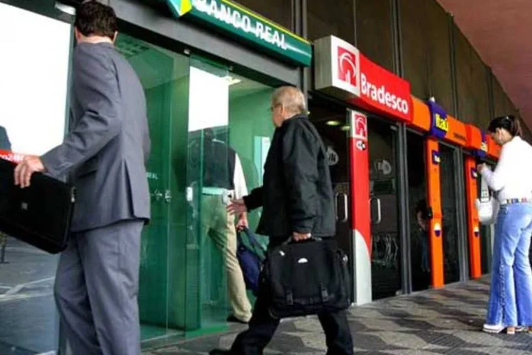 
	Bancos: iniciativa pode encontrar resist&ecirc;ncia do setor financeiro, em meio a temores que uma avalia&ccedil;&atilde;o mais conservadora dos pre&ccedil;os dos ativos atingiria b&ocirc;nus e afetaria exig&ecirc;ncias de capital
 (Fernando Cavalcanti/VEJA SP)