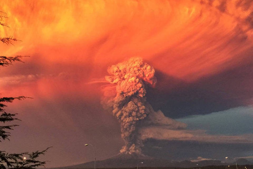 Vulcão Calbuco volta a entrar em erupção no Chile