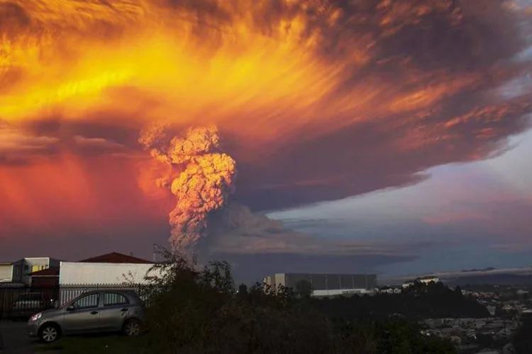 
	Vulc&atilde;o Calbuco: Delta Air Lines, Air France e American Airlines suspenderam voos para o aeroporto de Ezeiza
 (REUTERS)