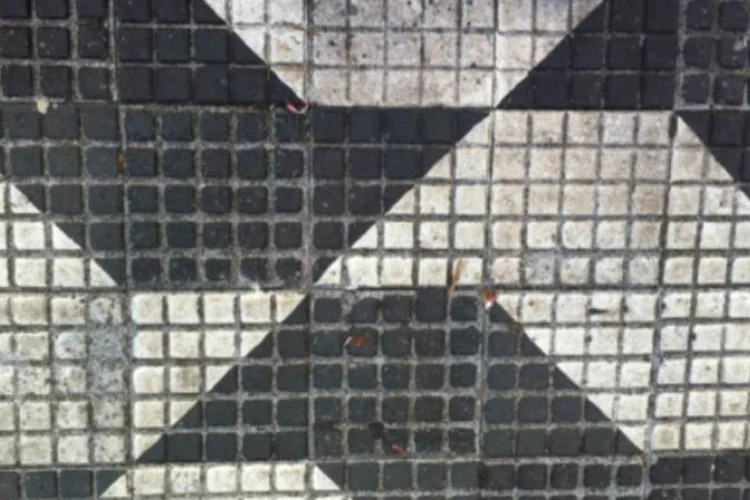 Calçada: publicitário começou a fotografar as calçadas com seu celular (Divulgação/CalçadaSP)
